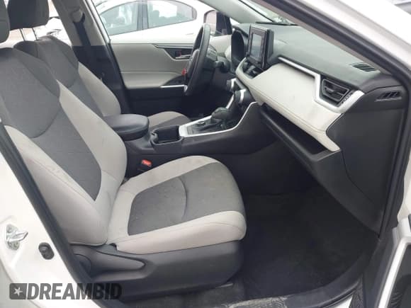 ✅ 2022 Toyota RAV4 Hybrid XLE • VIN: 4T3RWRFV1NU078223 • Lot: 43815667. Wystawiony na IAAI z przebiegiem 75 648 mil. Bezpłatny archiwum sprzedaży aukcyjnych z USA i szczegółowy raport historii pojazdu na DreamBid. Zdjęcie 5.