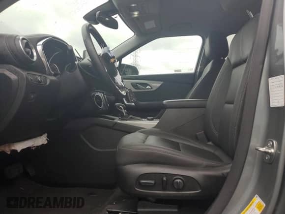 2024 Chevrolet Blazer LT z VIN 3GNKBJR42RS197992, wystawiony jako Copart lot #57789425 z przebiegiem 29 108 mil mil oraz Szkoda całkowita • Salvage title. Historia ofert i sprzedaży dostępna na DreamBid. Obrazek 7.