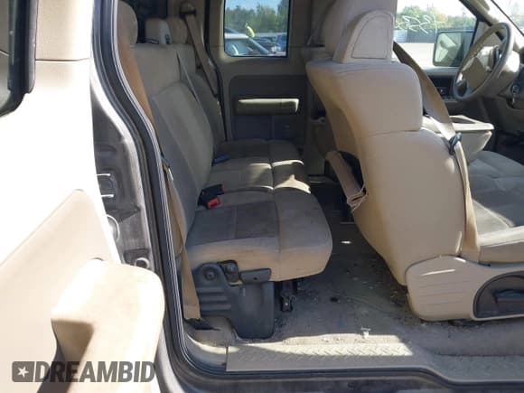 ✅ 2006 Ford F-150 XLT • VIN: 1FTPX12556NA59758 • Lot: 43530770. Listed on IAAI with 292,791 mi. Free auction sales archive from the USA and detailed vehicle history report at DreamBid. Image 8.