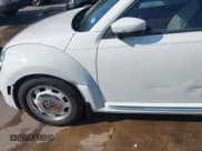 ✅ 2016 Volkswagen Beetle Fleet Edition • VIN: 3VWF17AT0GM631330 • Lot: 43559287. Wystawiony na IAAI z przebiegiem 72 998 mil. Bezpłatny archiwum sprzedaży aukcyjnych z USA i szczegółowy raport historii pojazdu na DreamBid. Zdjęcie 17.