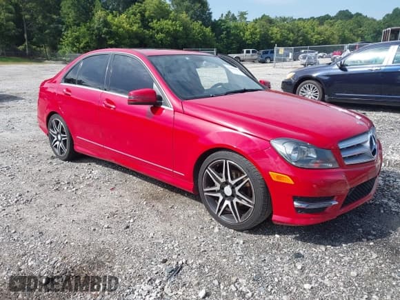 ✅ 2013 Mercedes-Benz C 250 Sport • VIN: WDDGF4HB6DA812290 • Lot: 42806644. Wystawiony na IAAI z przebiegiem 202 071 mil. Bezpłatny archiwum sprzedaży aukcyjnych z USA i szczegółowy raport historii pojazdu na DreamBid. Zdjęcie 1.