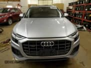 ✅ 2022 Audi Q8 Premium • VIN: WA1AVBF16ND019115 • Lot: 76989333. Wystawiony na Copart z przebiegiem 15 912 mil. Bezpłatny archiwum sprzedaży aukcyjnych z USA i szczegółowy raport historii pojazdu na DreamBid. Zdjęcie 5.