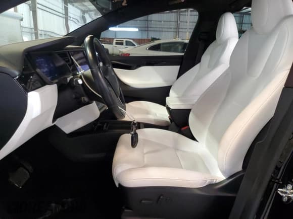 ✅ 2021 Tesla Model X Long Range Plus • VIN: 5YJXCBE27MF319625 • Lot: 70714335. Wystawiony na Copart z przebiegiem 39 513 mil. Bezpłatny archiwum sprzedaży aukcyjnych z USA i szczegółowy raport historii pojazdu na DreamBid. Zdjęcie 7.
