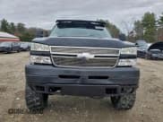 ✅ 2005 Chevrolet Silverado 2500HD LS • VIN: 1GCHK23235F832605 • Lot: 94358855. Wystawiony na Copart z przebiegiem 267 447 mil. Bezpłatny archiwum sprzedaży aukcyjnych z USA i szczegółowy raport historii pojazdu na DreamBid. Zdjęcie 5.