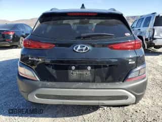 2022 Hyundai Kona SEL z VIN KM8K6CAB2NU901004, wystawiony jako Copart lot #70705452 z przebiegiem 11 363 mil mil oraz . Historia ofert i sprzedaży dostępna na DreamBid. Obrazek 6.