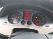 ✅ 2008 Volkswagen Passat Komfort • VIN: WVWLK73C98E161130 • Lot: 41498361. Wystawiony na IAAI z przebiegiem 102 621 mil. Bezpłatny archiwum sprzedaży aukcyjnych z USA i szczegółowy raport historii pojazdu na DreamBid. Zdjęcie 7.