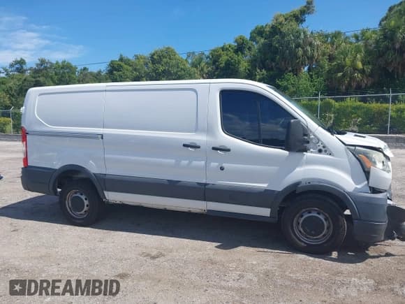 ✅ 2016 Ford Transit Cargo • VIN: 1FTYR1YM2GKB07832 • Lot: 42614414. Wystawiony na IAAI z przebiegiem Nie podano. Bezpłatny archiwum sprzedaży aukcyjnych z USA i szczegółowy raport historii pojazdu na DreamBid. Zdjęcie 13.