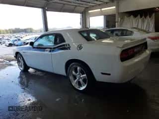 2010 Dodge Challenger R/T Classic z VIN 2B3CJ5DT1AH278481, wystawiony jako Copart lot #84398475 z przebiegiem 139 697 mil mil oraz Szkoda całkowita • Salvage title. Historia ofert i sprzedaży dostępna na DreamBid. Obrazek 2.