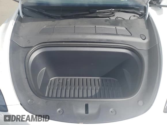 ✅ 2024 Tesla Model Y Long Range • VIN: 7SAYGDEE9RF129219 • Lot: 85298185. Listed on Copart with 13,623 mi. Free auction sales archive from the USA and detailed vehicle history report at DreamBid. Image 11.