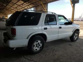 2003 Chevrolet Blazer LS z VIN 1GNDT13X93K150888, wystawiony jako Copart lot #73050684 z przebiegiem 169 836 mil mil oraz Szkoda całkowita • Salvage title. Historia ofert i sprzedaży dostępna na DreamBid. Obrazek 3.