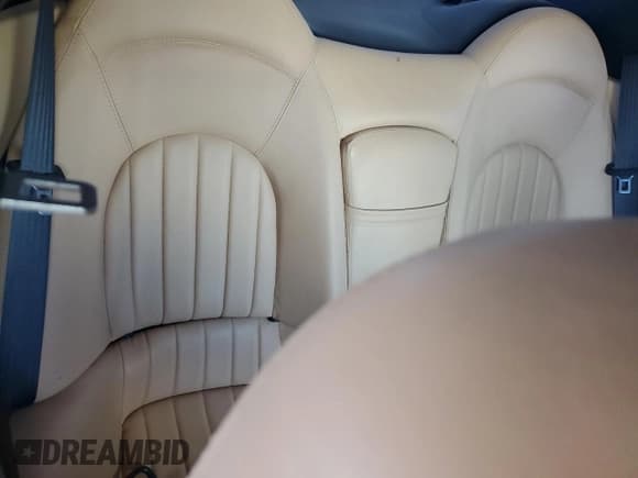 ✅ 2004 Maserati Coupe • VIN: ZAMBC38A940011479 • Lot: 76714584. Wystawiony na Copart z przebiegiem 58 185 mil. Bezpłatny archiwum sprzedaży aukcyjnych z USA i szczegółowy raport historii pojazdu na DreamBid. Zdjęcie 10.