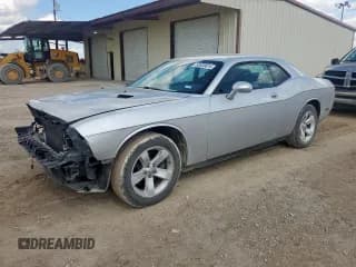 ✅ 2010 Dodge Challenger SE • VIN: 2B3CJ4DV2AH323214 • Lot: 83939675. Wystawiony na Copart z przebiegiem 178 492 mil. Bezpłatny archiwum sprzedaży aukcyjnych z USA i szczegółowy raport historii pojazdu na DreamBid. Zdjęcie 1.