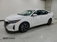 ✅ 2025 Nissan Sentra SV • VIN: 3N1AB8CV5SY360641 • Лот: 94235295. Опубликован ранее на Copart с пробегом 10 001 миль. Бесплатный доступ к архиву аукционных продаж из США и подробный отчёт об истории автомобиля на DreamBid. Изображение 1.