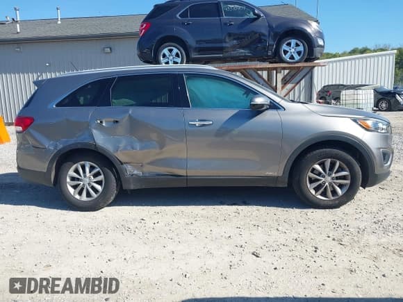 ✅ 2017 Kia Sorento LX • VIN: 5XYPGDA36HG246812 • Lot: 43420006. Listed on IAAI with 84,288 mi. Free auction sales archive from the USA and detailed vehicle history report at DreamBid. Image 14.