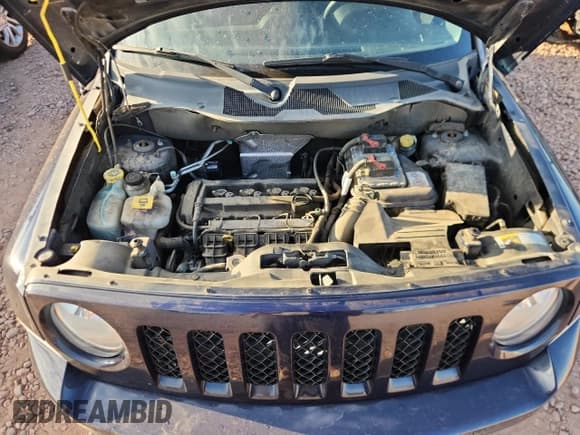 ✅ 2016 Jeep Patriot Sport • VIN: 1C4NJPBA8GD562314 • Lot: 85784605. Listed on Copart with 133,519 mi. Free auction sales archive from the USA and detailed vehicle history report at DreamBid. Image 12.