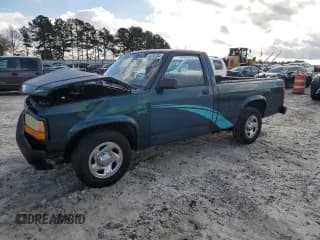 ✅ 1995 Dodge Dakota • VIN: 1B7FL26G5SW928193 • Lot: 84797384. Wystawiony na Copart z przebiegiem 165 698 mil. Bezpłatny archiwum sprzedaży aukcyjnych z USA i szczegółowy raport historii pojazdu na DreamBid. Zdjęcie 1.
