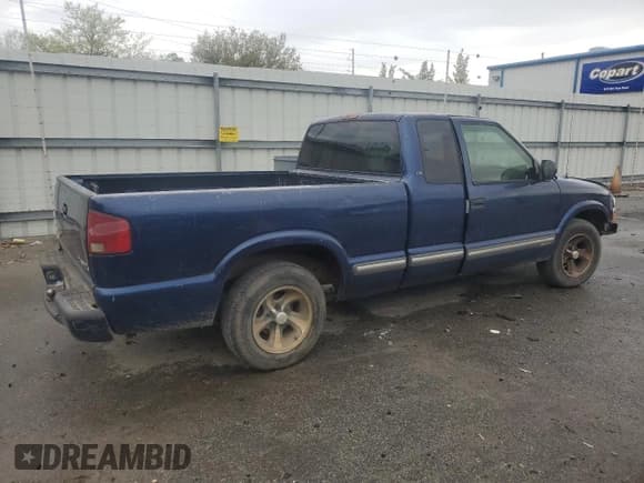 ✅ 2001 Chevrolet S-10 LS • VIN: 1GCCS19W618115841 • Лот: 50214595. Опубликован ранее на Copart с пробегом 275 590 миль. Бесплатный доступ к архиву аукционных продаж из США и подробный отчёт об истории автомобиля на DreamBid. Изображение 3.