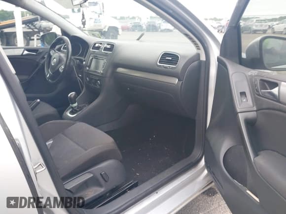 ✅ 2014 Volkswagen Golf • VIN: WVWDB7AJ0EW009796 • Lot: 42467183. Listed on IAAI with 159,076 mi. Free auction sales archive from the USA and detailed vehicle history report at DreamBid. Image 5.