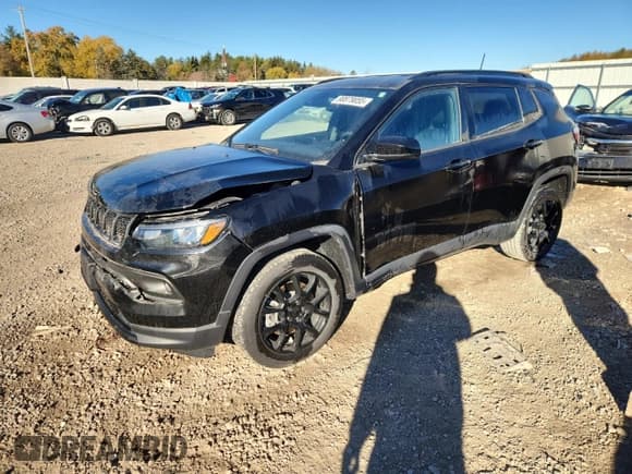 ✅ 2023 Jeep Compass Altitude • VIN: 3C4NJDBN1PT552025 • Лот: 90879055. Опубликован ранее на Copart с пробегом 13 984 миль. Бесплатный доступ к архиву аукционных продаж из США и подробный отчёт об истории автомобиля на DreamBid. Изображение 1.