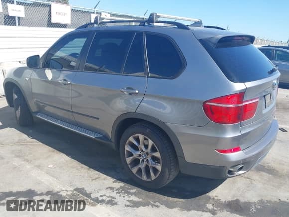 ✅ 2011 BMW X5 35i • VIN: 5UXZV4C52BL740754 • Lot: 42710005. Listed on IAAI with 132,896 mi. Free auction sales archive from the USA and detailed vehicle history report at DreamBid. Image 3.