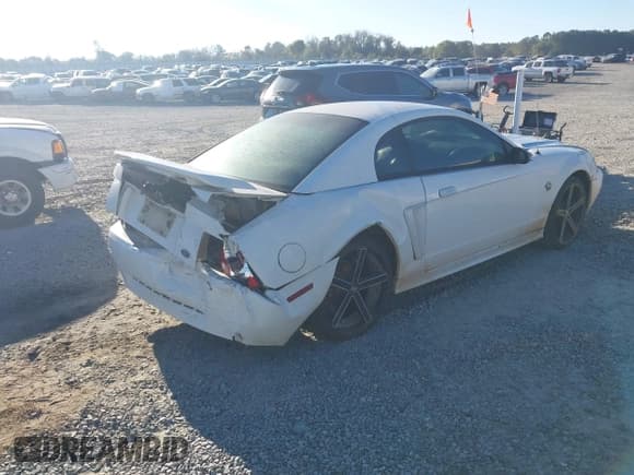 ✅ 2004 Ford Mustang Standard • VIN: 1FAFP40664F152164 • Lot: 43611973. Wystawiony na IAAI z przebiegiem 306 116 mil. Bezpłatny archiwum sprzedaży aukcyjnych z USA i szczegółowy raport historii pojazdu na DreamBid. Zdjęcie 4.