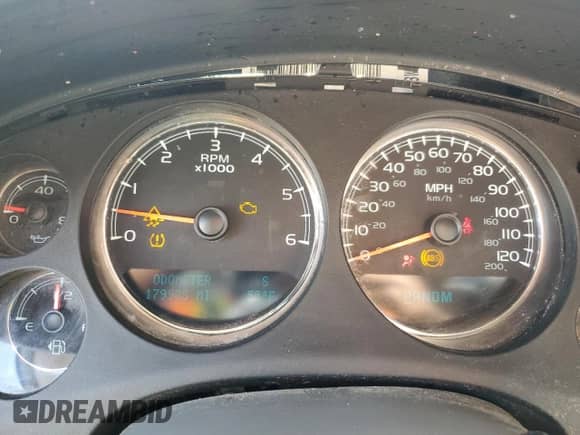 2010 Chevrolet Suburban LT z VIN 1GNUKJE39AR120047, wystawiony jako Copart lot #67310985 z przebiegiem 179 985 mil mil oraz Nie do naprawy • Non repairable. Historia ofert i sprzedaży dostępna na DreamBid. Obrazek 9.