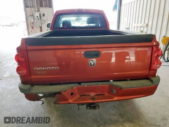 2008 Dodge Dakota z VIN 1D3HE72K18S500204, wystawiony jako Copart lot #70441025 z przebiegiem 204 310 mil mil oraz Szkoda całkowita • Salvage title. Historia ofert i sprzedaży dostępna na DreamBid. Obrazek 6.