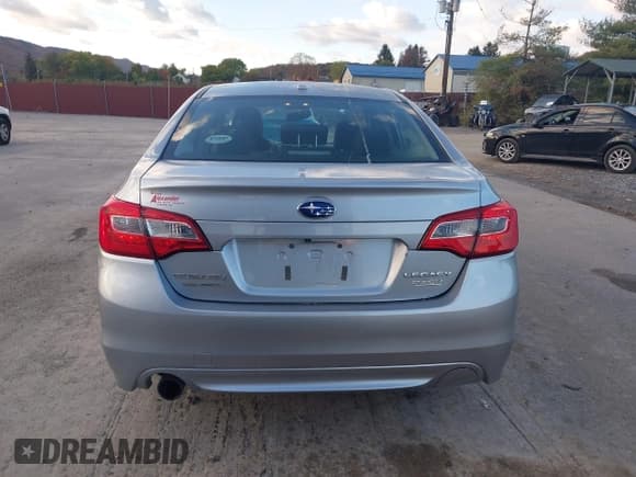 ✅ 2015 Subaru Legacy Limited • VIN: 4S3BNAJ61F3010904 • Lot: 43485600. Wystawiony na IAAI z przebiegiem 110 742 mil. Bezpłatny archiwum sprzedaży aukcyjnych z USA i szczegółowy raport historii pojazdu na DreamBid. Zdjęcie 17.