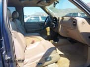 ✅ 1999 Chevrolet Blazer LS • VIN: 1GNCS13W4X2185382 • Lot: 42761545. Wystawiony na IAAI z przebiegiem 212 479 mil. Bezpłatny archiwum sprzedaży aukcyjnych z USA i szczegółowy raport historii pojazdu na DreamBid. Zdjęcie 5.