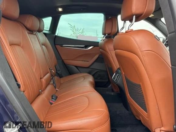 ✅ 2020 Maserati Levante • VIN: ZN661XUA7LX351405 • Lot: 88963705. Wystawiony na Copart z przebiegiem 16 571 mil. Bezpłatny archiwum sprzedaży aukcyjnych z USA i szczegółowy raport historii pojazdu na DreamBid. Zdjęcie 6.