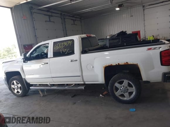 ✅ 2015 Chevrolet Silverado 2500HD LT • VIN: 1GC1KVE83FF119760 • Lot: 42693479. Listed on IAAI with 329,481 mi. Free auction sales archive from the USA and detailed vehicle history report at DreamBid. Image 14.