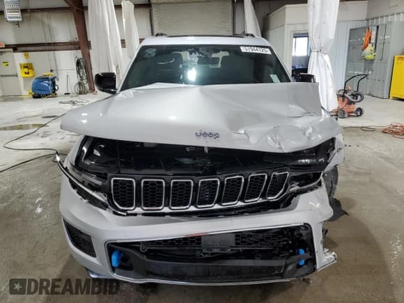 ✅ 2023 Jeep Grand Cherokee Overland • VIN: 1C4RJYD67PC671000 • Lot: 57944125. Wystawiony na Copart z przebiegiem 4 501 mil. Bezpłatny archiwum sprzedaży aukcyjnych z USA i szczegółowy raport historii pojazdu na DreamBid. Zdjęcie 5.