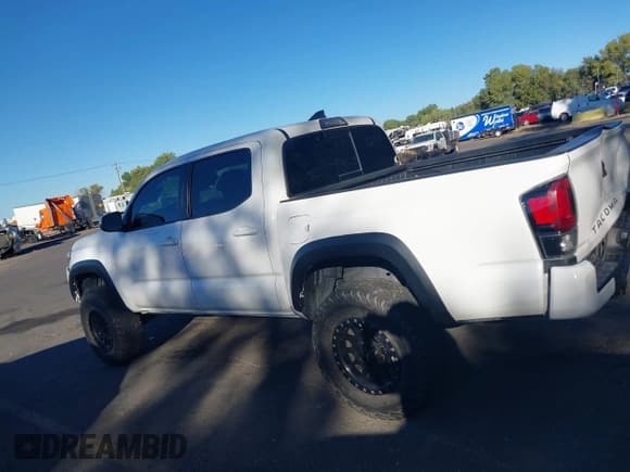 ✅ 2017 Toyota Tacoma TRD Off Road • VIN: 5TFCZ5AN3HX066538 • Lot: 43273796. Listed on IAAI with 107,207 mi. Free auction sales archive from the USA and detailed vehicle history report at DreamBid. Image 14.
