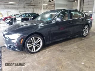 ✅ 2018 BMW 3 Series 330i xDrive • VIN: WBA8D9C50JEM34195 • Лот: 91049465. Опубликован ранее на Copart с пробегом 90 720 миль. Бесплатный доступ к архиву аукционных продаж из США и подробный отчёт об истории автомобиля на DreamBid. Изображение 1.