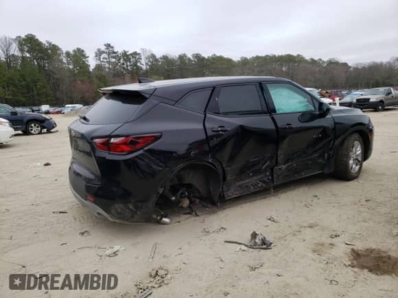 2021 Chevrolet Blazer LT z VIN 3GNKBHR4XMS587045, wystawiony jako Copart lot #47897864 z przebiegiem 105 467 mil mil oraz . Historia ofert i sprzedaży dostępna na DreamBid. Obrazek 3.