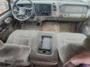 ✅ 1998 GMC Sierra 1500 • VIN: 2GTEC19R4W1515875 • Lot: 95008805. Wystawiony na Copart z przebiegiem 215 825 mil. Bezpłatny archiwum sprzedaży aukcyjnych z USA i szczegółowy raport historii pojazdu na DreamBid. Zdjęcie 8.