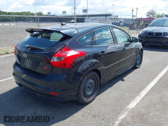 ✅ 2013 Ford Focus ST • VIN: 1FADP3L91DL299680 • Lot: 42803809. Wystawiony na IAAI z przebiegiem 63 307 mil. Bezpłatny archiwum sprzedaży aukcyjnych z USA i szczegółowy raport historii pojazdu na DreamBid. Zdjęcie 4.