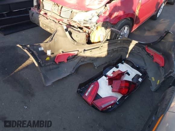 2017 Hyundai Santa Fe 2.4L z VIN 5NMZU3LBXHH012582, wystawiony jako IAAI lot #43513858 z przebiegiem 139 498 mil mil oraz . Historia ofert i sprzedaży dostępna na DreamBid. Obrazek 12.