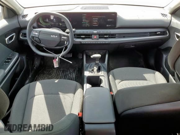 ✅ 2025 Kia K4 LXS • VIN: 3KPFT4DE5SE191682 • Lot: 85179705. Wystawiony na Copart z przebiegiem 1 439 mil. Bezpłatny archiwum sprzedaży aukcyjnych z USA i szczegółowy raport historii pojazdu na DreamBid. Zdjęcie 8.