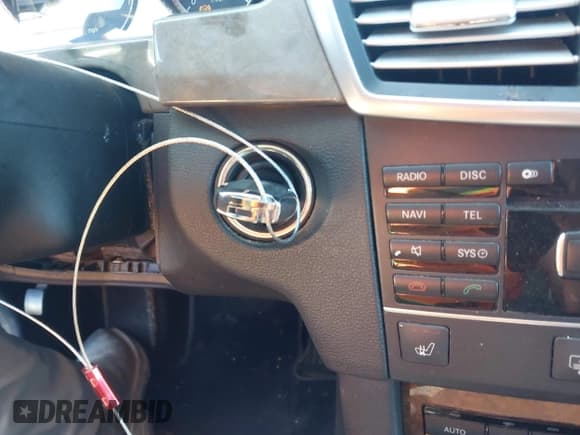 ✅ 2011 Mercedes-Benz E 350 Luxury • VIN: WDDHF5GB7BA382438 • Lot: 43357921. Listed on IAAI with 179,876 mi. Free auction sales archive from the USA and detailed vehicle history report at DreamBid. Image 11.