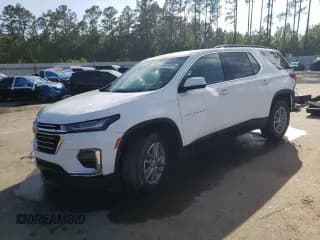 ✅ 2022 Chevrolet Traverse LT • VIN: 1GNERHKW3NJ105930 • Lot: 54216975. Wystawiony na Copart z przebiegiem 74 145 mil. Bezpłatny archiwum sprzedaży aukcyjnych z USA i szczegółowy raport historii pojazdu na DreamBid. Zdjęcie 1.