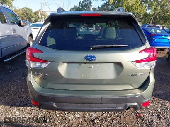 ✅ 2021 Subaru Forester Premium • VIN: JF2SKAFC8MH590290 • Lot: 43392304. Wystawiony na IAAI z przebiegiem 46 925 mil. Bezpłatny archiwum sprzedaży aukcyjnych z USA i szczegółowy raport historii pojazdu na DreamBid. Zdjęcie 16.