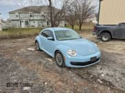 ✅ 2014 Volkswagen Beetle 1.8T • VIN: 3VWJ17AT6EM633705 • Lot: 96934845. Wystawiony na Copart z przebiegiem 173 722 mil. Bezpłatny archiwum sprzedaży aukcyjnych z USA i szczegółowy raport historii pojazdu na DreamBid. Zdjęcie 1.