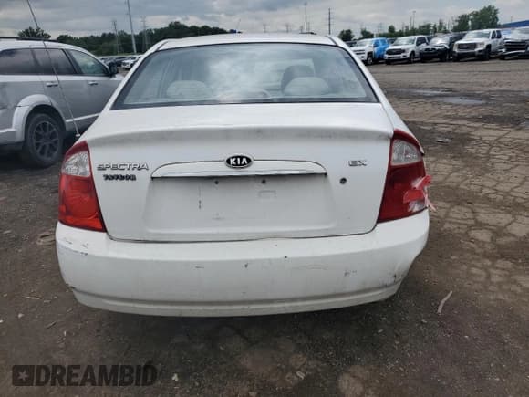 ✅ 2006 Kia Spectra EX • VIN: KNAFE121065291096 • Lot: 65343624. Wystawiony na Copart z przebiegiem 223 487 mil. Bezpłatny archiwum sprzedaży aukcyjnych z USA i szczegółowy raport historii pojazdu na DreamBid. Zdjęcie 6.