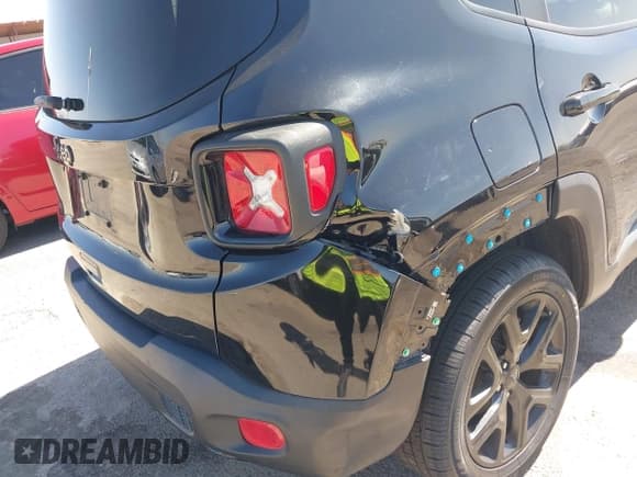 ✅ 2018 Jeep Renegade Latitude • VIN: ZACCJBBB6JPH90761 • Lot: 42499721. Wystawiony na IAAI z przebiegiem Nie podano. Bezpłatny archiwum sprzedaży aukcyjnych z USA i szczegółowy raport historii pojazdu na DreamBid. Zdjęcie 19.