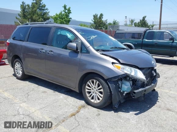 ✅ 2017 Toyota Sienna XLE Auto Access Seat • VIN: 5TDYZ3DC7HS849002 • Lot: 42500603. Listed on IAAI with 106,955 mi. Free auction sales archive from the USA and detailed vehicle history report at DreamBid. Image 1.