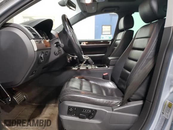 ✅ 2004 Volkswagen Touareg • VIN: WVGCM77LX4D073865 • Lot: 74313074. Listed on Copart with 186,911 mi. Free auction sales archive from the USA and detailed vehicle history report at DreamBid. Image 7.