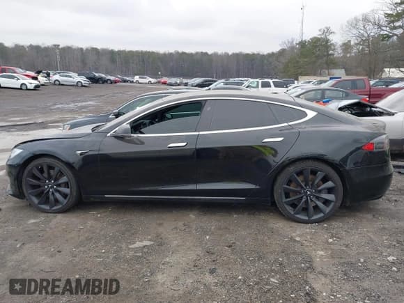 ✅ 2017 Tesla Model S 60 • VIN: 5YJSA1E1XHF205254 • Lot: 41619765. Listed on IAAI with 116,389 mi. Free auction sales archive from the USA and detailed vehicle history report at DreamBid. Image 14.