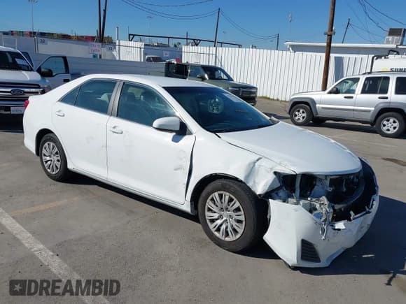 ✅ 2014 Toyota Camry LE • VIN: 4T4BF1FKXER347133 • Lot: 43587617. Wystawiony na IAAI z przebiegiem 100 178 mil. Bezpłatny archiwum sprzedaży aukcyjnych z USA i szczegółowy raport historii pojazdu na DreamBid. Zdjęcie 1.