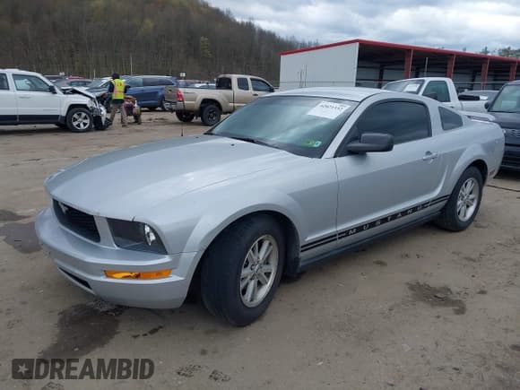 ✅ 2006 Ford Mustang Standard • VIN: 1ZVFT80N965178235 • Lot: 42021332. Listed on IAAI with 71,443 mi. Free auction sales archive from the USA and detailed vehicle history report at DreamBid. Image 17.